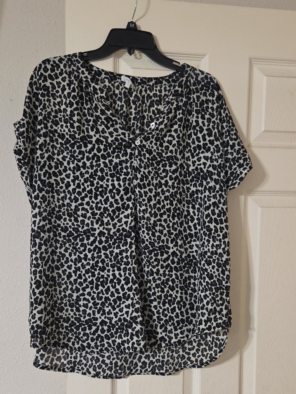 Maurices Black, White And Gray Leopard Print Short Sleeve Blouse Size 1X